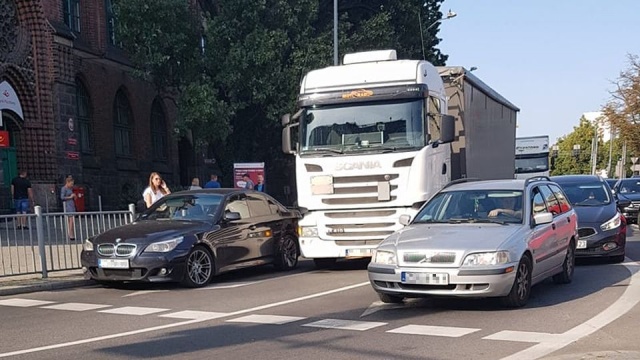 Warunki do jazdy mamy bardzo dobre, niestety niebezpiecznych zdarzeń nie brakuje.