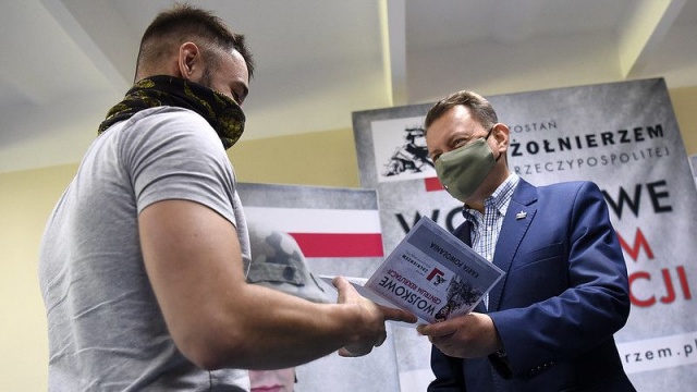 Minister Obrony Narodowej Mariusz Błaszczak zaprezentował w Lublinie działanie portalu rekrutacyjnego www.zostanzolnierzem.pl Pozwala on na założenie konta i prowadzenie rekrutacji przez internet.