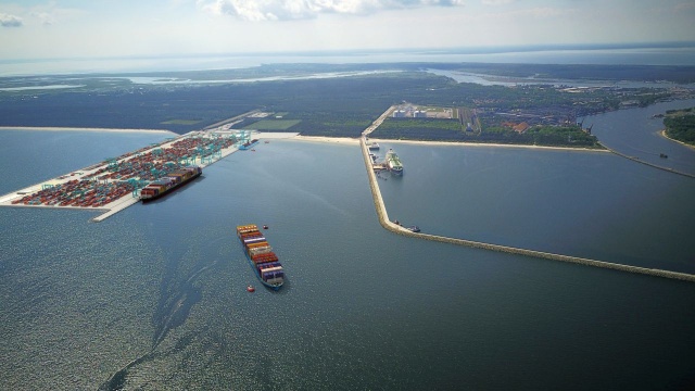 Zarząd Morskich Portów Szczecin i Świnoujście S.A. szuka operatora, który będzie obsługiwał głębokowodny terminal kontenerowy w Świnoujściu.