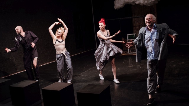 Zespół Teatru Kana dedykuje Białorusi swój nagradzany spektakl Gęstość zaludnienia. Historia wybuchu w reżyserii Krzysztofa Popiołka. Kana zagra w sobotę i niedzielę na swojej scenie.