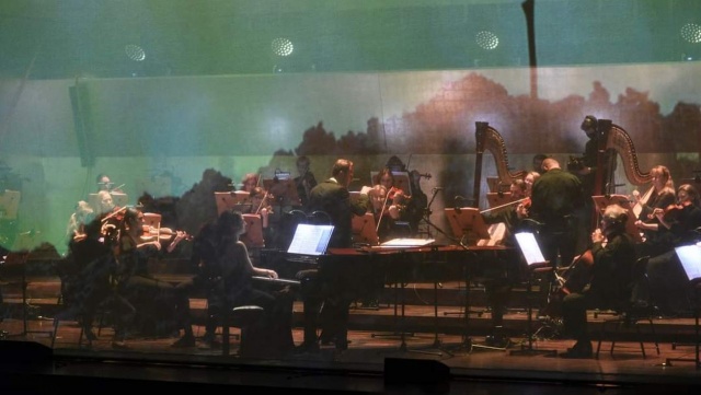 Słynne tematy muzyki filmowej włoskiego kompozytora Ludowica Einaudiego zabrzmiały w piątek w złotej sali Filharmonii im. Mieczysława Karłowicza w Szczecinie. Trwa 3. Music.Design.Form Festival.