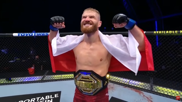Jan Błachowicz w niedzielę nad ranem polskiego czasu w Abu Zabi wygrał walkę o pas mistrzowski UFC, najbardziej prestiżowej organizacji MMA (wszechstylowej walki wręcz) na świecie.