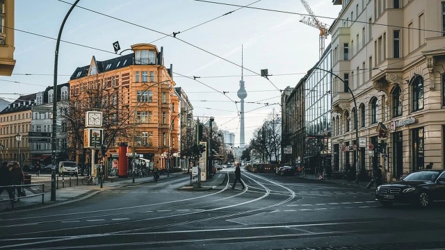 Uwaga wybierający się we wtorek do Berlina. BVG czyli firma odpowiadająca za metro, autobusy i tramwaje będzie ostrzegawczo strajkować. A to oznacza komunikacyjny paraliż w stolicy Niemiec.