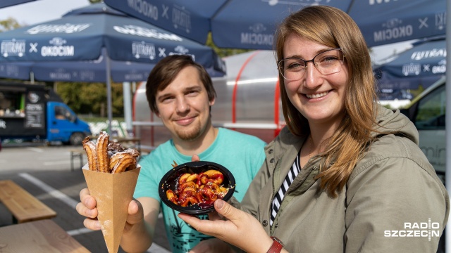 Amerykańskie burgery, hiszpańskie churrosy i wiele innych smakołyków z całego świata. Przed Atrium Molo rozpoczął się zlot food trucków.