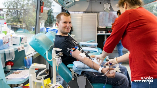 Żołnierze ze szczecińskich jednostek chcą świecić przykładem dla cywilów i oddają krew - to w ramach akcji Niepodległą mamy we krwi.