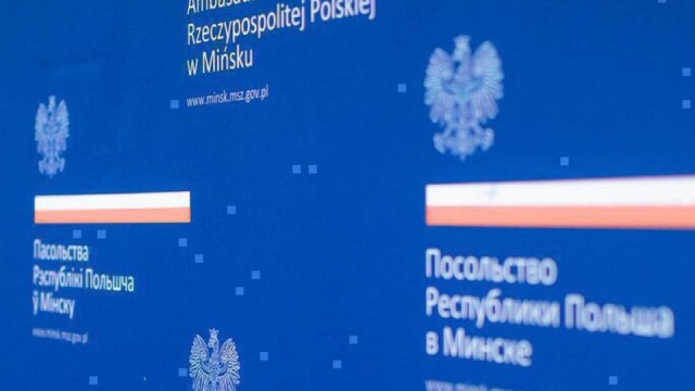 Ponad 30 polskich dyplomatów jeszcze w piątek opuści Białoruś. Wyjechali z Grodna po południu, niebawem przekroczą polsko-białoruską granicę - powiedział wiceminister spraw zagranicznych, Marcin Przydacz.