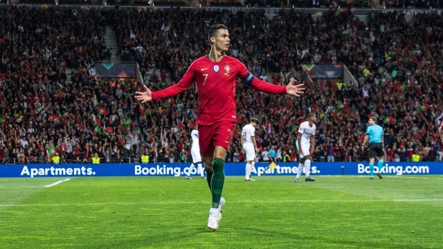 Portugalski piłkarz Cristiano Ronaldo z pozytywnym wynikiem testu na koronawirusa - poinformowała federacja piłkarska tego kraju.