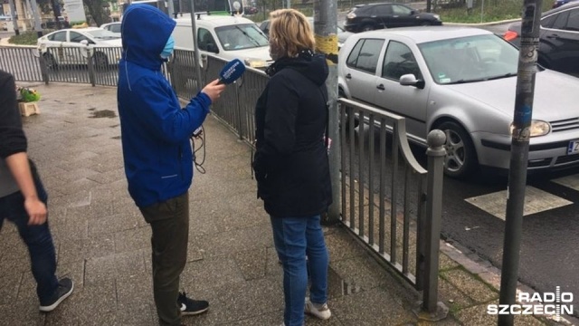 W dni powszednie w godzinach 10-12 sklepy spożywcze, drogerie, apteki i placówki pocztowe mają obsługiwać wyłącznie osoby po 60. roku życia.