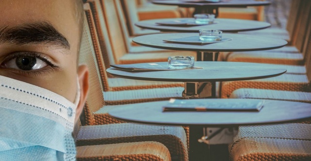 W całej Belgii bary i restauracje zostaną zamknięte, wprowadzona będzie godzina policyjna. Ograniczenia będą obowiązywać od poniedziałku na razie przez 4 tygodnie.