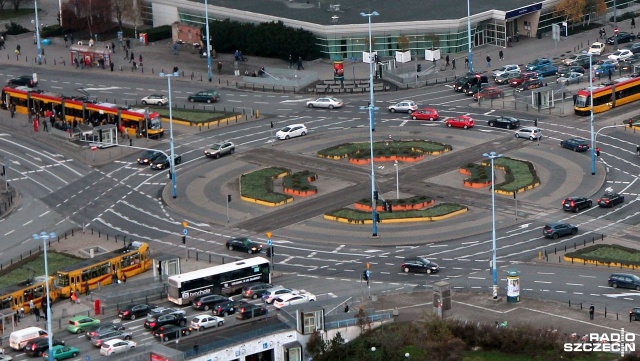 Kierująca tramwajem kobieta została pobita za zwrócenie uwagi na brak maseczki u pasażera. Mężczyznę, który pobił motorniczą, zatrzymała policja.