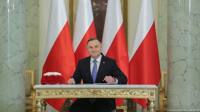 Prezydent Andrzej Duda podpisał ustawę o Funduszu Medycznym podczas uroczystości w Pałacu Prezydenckim. Ustawa została uchwalona przez Sejm 7 października.