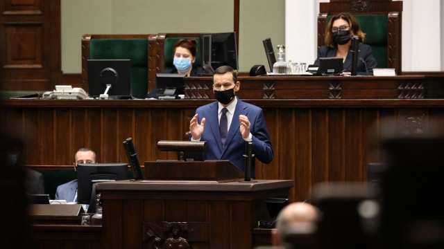 Premier Morawiecki z mównicy sejmowej przedstawił raport o walce z koronawirusem.