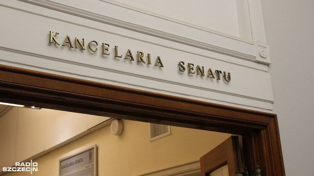 Wicemarszałek Senatu Marek Pęk w imieniu klubu Prawa i Sprawiedliwości zwrócił się do marszałka Senatu z prośbą o zwołanie w tym tygodniu pilnego posiedzenia izby.