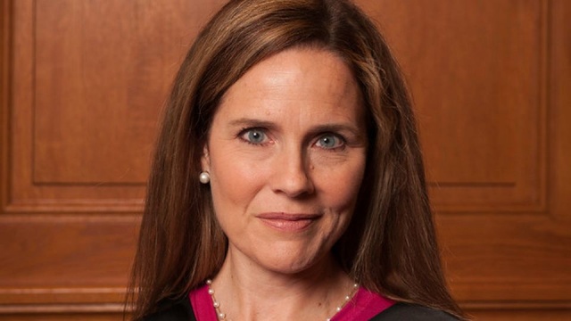 Komisja sprawiedliwości amerykańskiego Senatu poparła kandydaturę konserwatywnej prawniczki Amy Coney Barrett na sędzię Sadu Najwyższego.