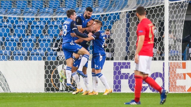 Lech Poznań przegrał w pierwszej kolejce Ligi Europy 2:4 (1:2) z Benficą Lizbona.