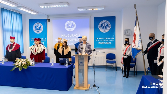- To będzie wyjątkowy rok akademicki, chociaż trudno przewidzieć, jak on będzie wyglądał - mówił, w dniu uroczystej inauguracji, dr hab. Waldemar Urbanik, rektor Wyższej Szkoły Humanistycznej w Szczecinie.