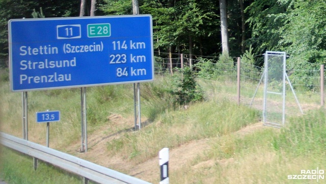 Niemiecki rząd zaktualizował listę stref ryzyka. Od soboty w Niemczech cała Polska obok m.in. Austrii i Włoch uznana jest za obszar ryzyka związanego z koronawirusem, tym samym podróżujących do Niemiec obowiązują nowe obostrzenia.