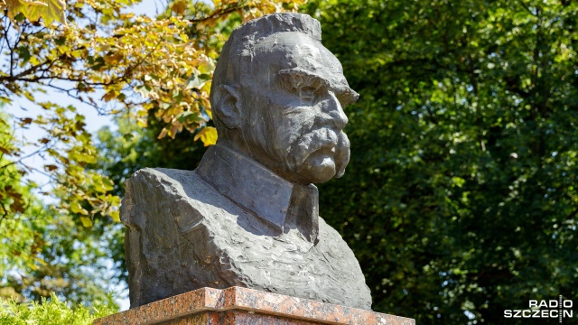 Miasto nie ma dalszych planów w związku z budową pomnika marszałka Józefa Piłsudskiego w Szczecinie. To wynika z odpowiedzi na interpelację radnych opozycji z Prawa i Sprawiedliwości, którzy apelowali, aby do tematu wrócić.