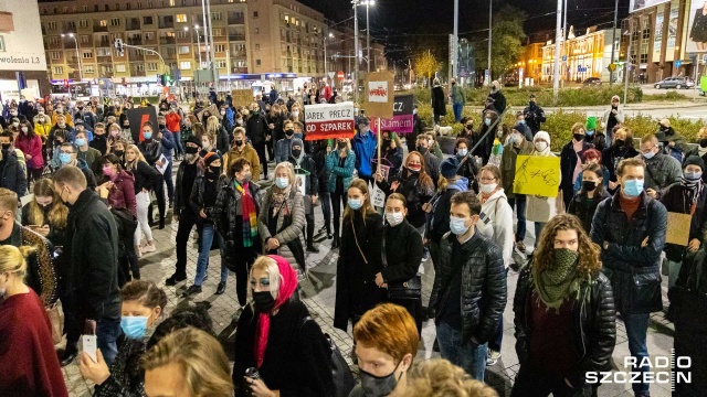 Po orzeczeniu Trybunału Konstytucyjnego w sprawie aborcji eugenicznej po raz kolejny kilkaset osób demonstrowało w Szczecinie.