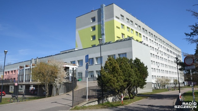 Kołobrzeski szpital poinformował o ograniczeniach w przyjmowaniu pacjentów na dwóch oddziałach. Wszystko w związku z zakażeniami Covid-19 u personelu medycznego.