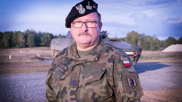Wsparcie szpitali i pomoc personelu medycznego, armia wykorzystuje doświadczenia z wiosny do walki z pandemią - mówił w Rozmowach pod krawatem dowódca 12 Szczecińskiej Dywizji Zmechanizowanej gen. dywizji dr Dariusz Parylak.