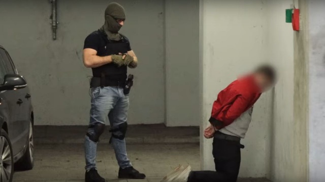 Trzech żołnierzy 8. Flotylli Obrony Wybrzeża usłyszało zarzuty posiadania i handlu narkotykami.