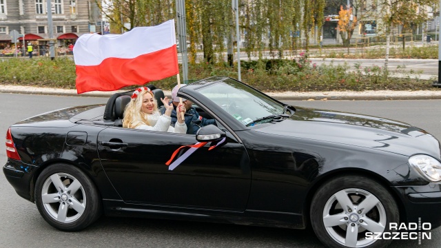 Zamiast tradycyjnego marszu - rajd samochodowy. Tak szczecinianie świętowali rocznicę odzyskania przez Polskę niepodległości.