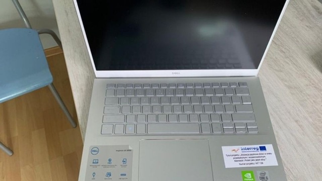 W ramach projektu językowego Edukacja językowa dzieci w wieku przedszkolnym i wczesnoszkolnym. Niemiecki i Polski, jako język obcy realizowanego w czterech szkołach podstawowych w gminie Dębno zakupiono sprzęt, który ułatwi kontakty online z partnerami niemieckimi.