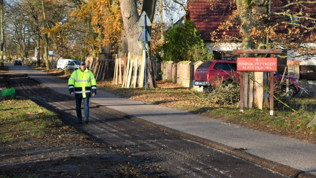 Na prawie 3-kilometrowym odcinku wykonawca nie tylko wymieni nawierzchnię, ale także wybuduje sieć wodociągową i sanitarną.