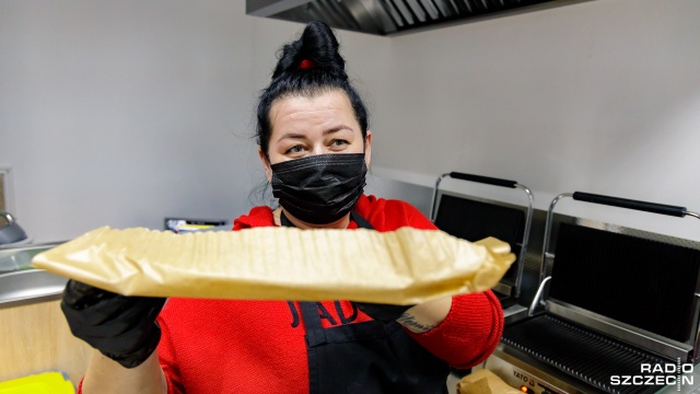 Woliński urząd zachęca do zamawiania na wynos. Na stronie i w mediach społecznościowych gminy są reklamy lokalnych przedsiębiorców z branży gastronomicznej.