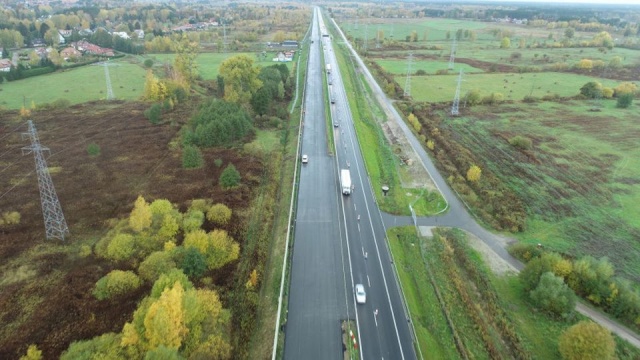 Między Szczecinem a obwodnicą Stargardu można przejeżdżać trasą ekspresową czyli S-10. Wykonawca prac przekazał dziś do eksploatacji przebudowaną obwodnicę Kobylanki, Morzyczyna i Zieleniewa.