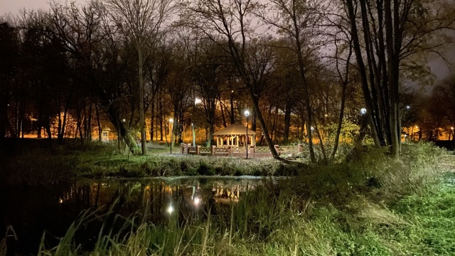 Nowe oświetlenie parkowe i system monitoringu na Syrenich Stawach w Szczecinie.