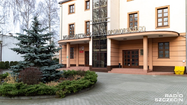Koalicja Obywatelska i inne kluby rządzące sejmikiem zdecydowały, że w czwartek odbędzie się dyskusja o projekcie stanowiska krytykującego postawę polskiego rządu w negocjacjach unijnego budżetu.