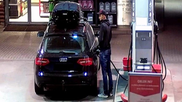 Policjanci poszukują sprawcy lub sprawców kradzieży samochodu osobowego marki Audi A4 koloru czarnego.
