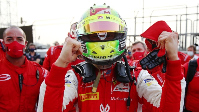 Niemiec Mick Schumacher - syn siedmiokrotnego mistrza świata Formuły 1 Michaela - sięgnął po mistrzostwo Formuły 2.