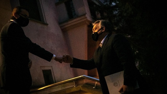 W Warszawie doszło do spotkania premierów Polski i Węgier. Rzecznik rządu Piotr Mueller powiedział, że stanowisko obu krajów w sprawie unijnego budżetu zbiera coraz więcej poparcia w Unii Europejskiej.