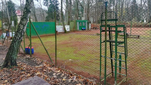 Gmina Połczyn-Zdrój otrzymała dofinansowanie na remont boisk do gry. Te znajdują się na skraju Parku Zdrojowego i od lat są chętnie odwiedzane przez kuracjuszy.