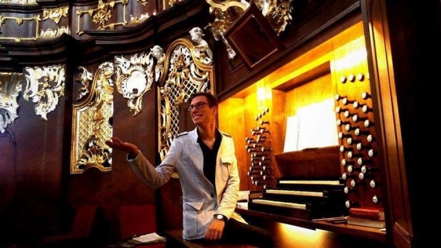 Jakub Stefek - wybitny muzyk młodego pokolenia, objął funkcję organisty w słynnej berlińskiej Synagodze Pestalozzistrasse.