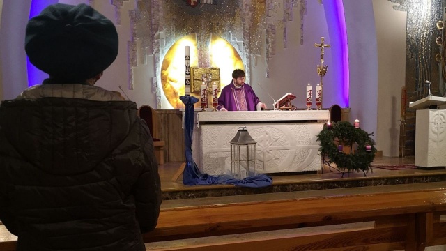 W Radiu Szczecin rozpoczęły się rekolekcje adwentowe. Transmitowaliśmy mszę św. z parafii w kościele św. Stanisława Biskupa Męczennika na Bukowym, ale organizowane przez nowo powstającą parafię pw. bł. ks. Jerzego Popiełuszki nad Rudzianką.