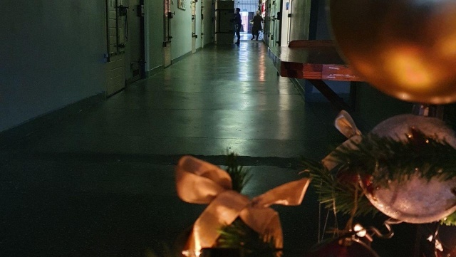 Przygotowania do świąt rozpoczęły się również w więzieniach w regionie. Skazani samodzielnie tworzą kartki świąteczne oraz ozdoby choinkowe.