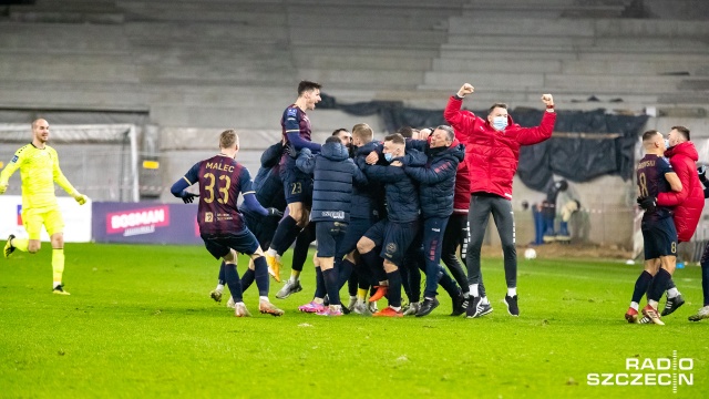 Piłkarze Pogoni odnieśli czwarte z rzędu zwycięstwo w rozgrywkach o mistrzostwo Polski. Szczecinianie pokonali w sobotę Zagłębie Lubin 1:0 w ostatnim tegorocznym meczu ekstraklasy.