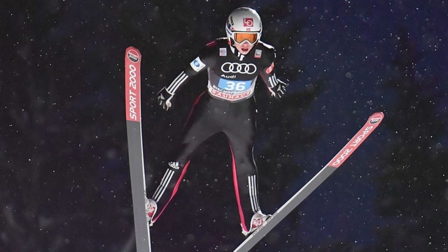 Halvor Egner Granerud wygrał niedzielny konkurs indywidualny Pucharu Świata w skokach narciarskich na Gross-Titlis-Schanze w szwajcarskim Engelbergu.