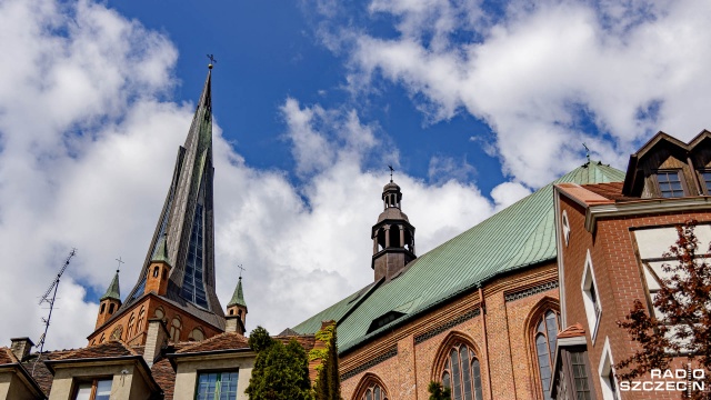 Radio Szczecin zaprasza na transmisję Pasterki z Bazyliki Archikatedralnej. Msza święta pasterska przypomina pokłon i hołd pasterzy, który złożyli narodzonemu Jezusowi.