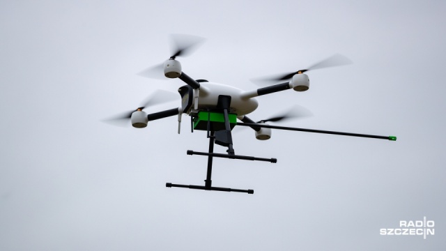Od czwartku obowiązują nowe regulacje dotyczące właścicieli dronów. Większość tego typu urządzeń musi zostać zarejestrowana w Urzędzie Lotnictwa Cywilnego, a ich właściciele muszą przejść specjalne szkolenie.