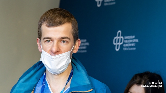 Był przewodnikiem turystycznym i pilotem wycieczek, został salowym - to historia Piotra Ostrowskiego ze Szczecina.
