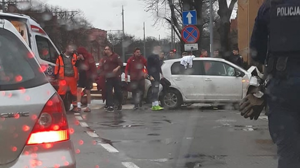 Czterech piłkarzy Pogoni Szczecin zostało poszkodowanych w wypadku do którego doszło na szczecińskim Pogodnie. źródło: Facebook Grupa Suszą! Szczecin