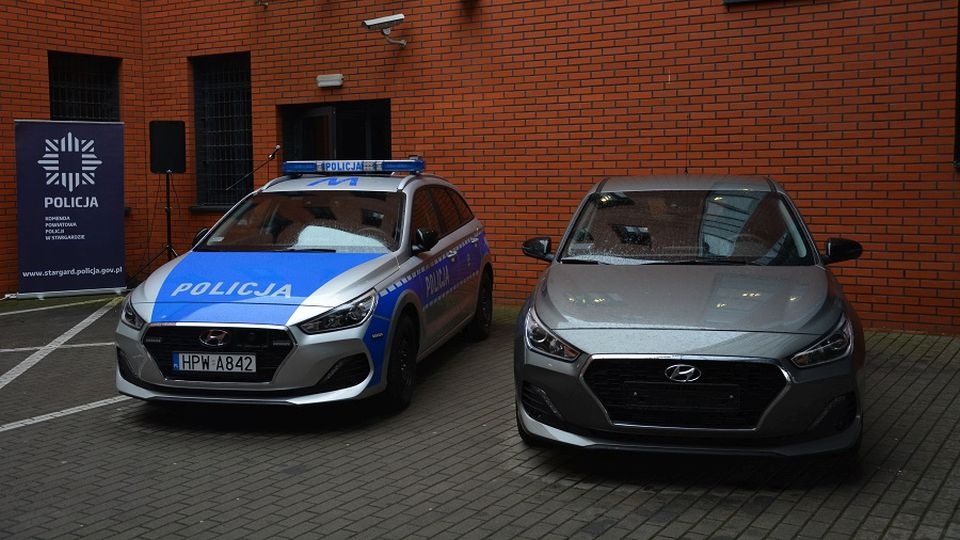 Łączna wartość zakupów to 440 tys. złotych. Połowa tej kwoty pochodzi z urzędu miasta. źródło: http://stargard.policja.gov.pl/zst/dzialania-policji/aktualno/30967,Nowe-cztery-radiowozy-oraz-sprzet-specjalistyczny-dla-stargardzkich-policjantow.html