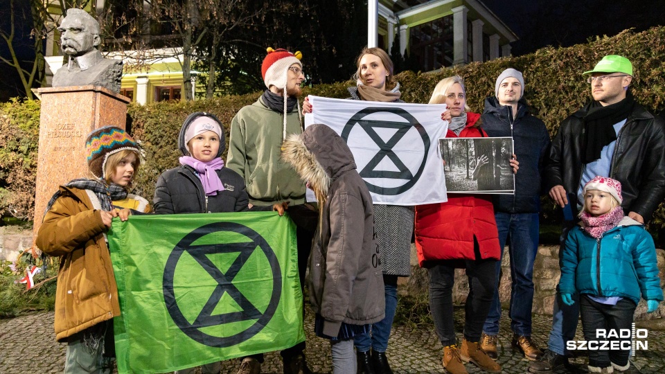 Manifestacja przeciwko planowanej wycince drzew w centrum Szczecina. Fot. Robert Stachnik [Radio Szczecin]