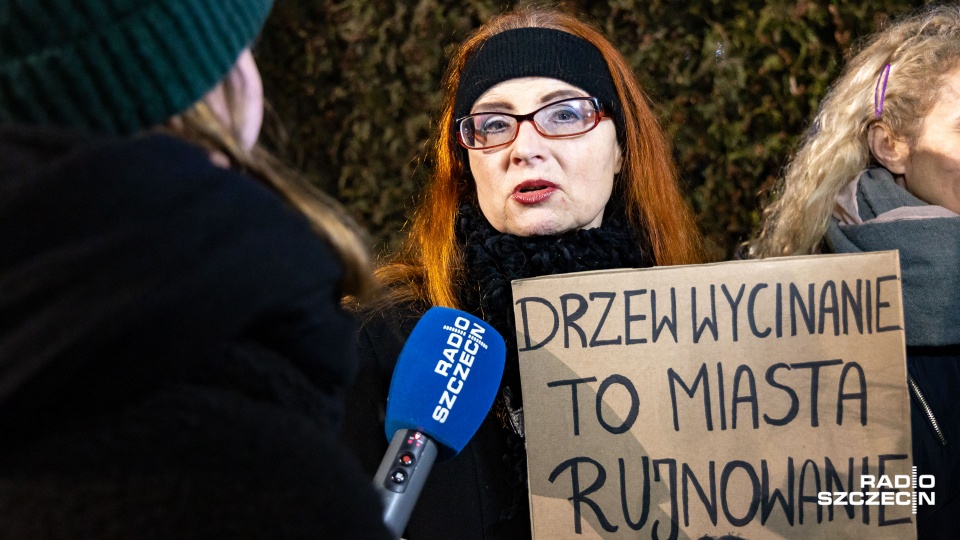 Manifestacja przeciwko planowanej wycince drzew w centrum Szczecina. Fot. Robert Stachnik [Radio Szczecin]