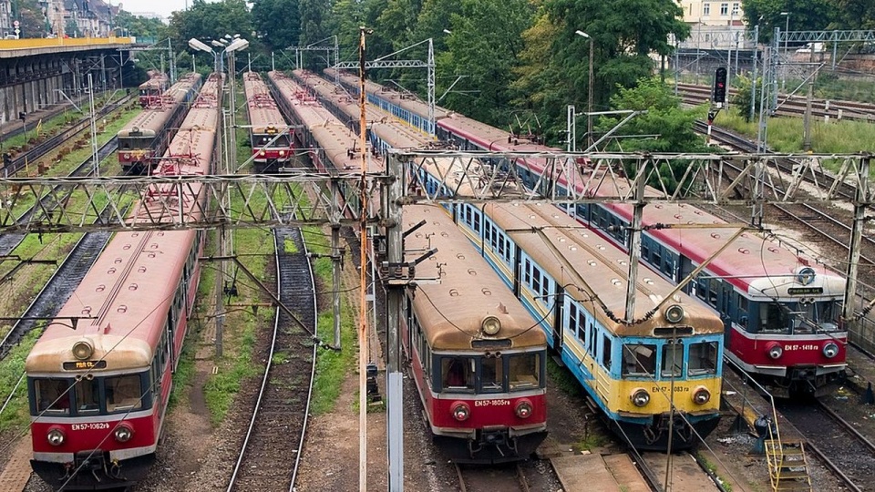 Województwo ma jeszcze cztery EN57AL w tym samym standardzie i prawdopodobnie również one trafią na sprzedaż. źródło: https://pl.wikipedia.org/wiki/Pafawag_5B/6B